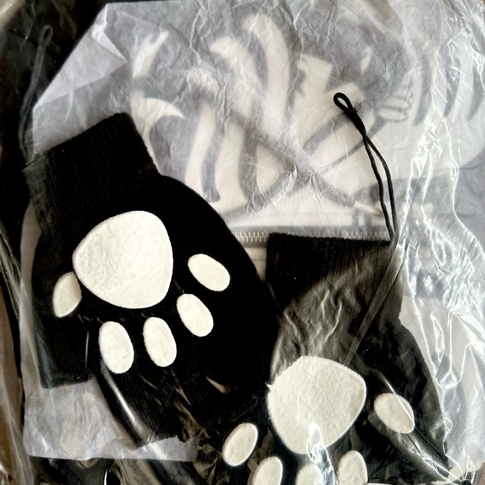 NWT EMILY THE STRANGE SKELLY HOODIE MEDIUM!!! - Picture 8 of 9